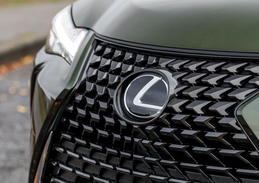 Логотип Lexus UX200 2019 года  (NA) (фото 5 из 32)